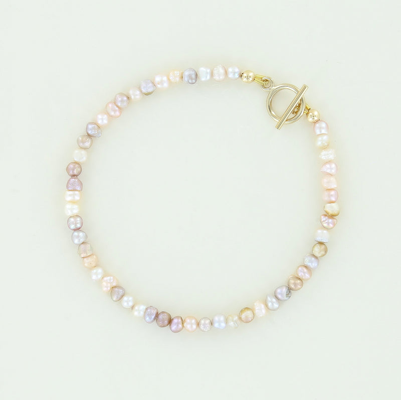 Sailormade women's minimalist blush cultured fresh water pearl bracelet made in Newburyport, MA