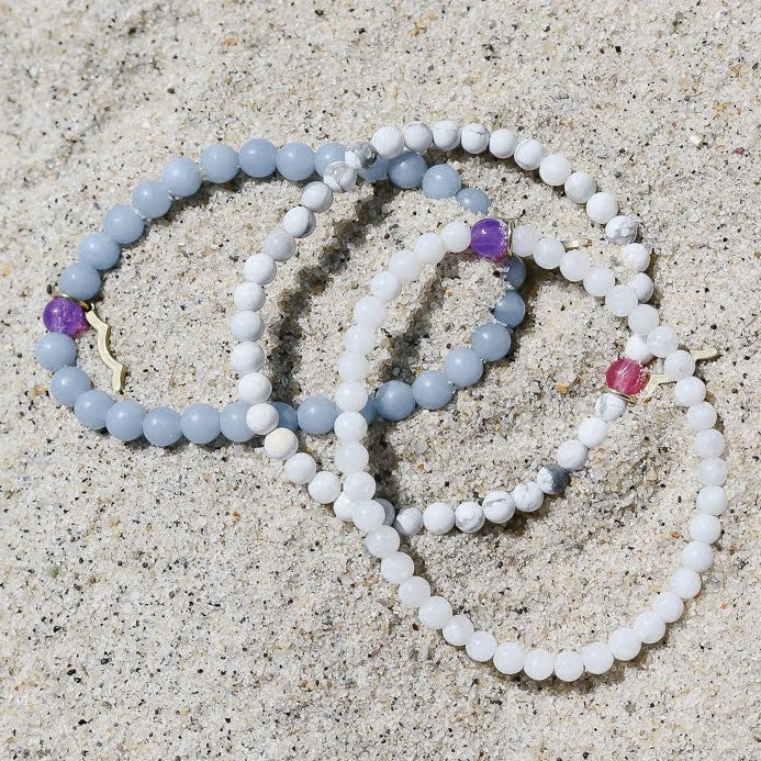 Sailormade rayminder uv awareness bracelet in howlite. Wear for increased sun safety and protection. Made by Boston’s favorite bracelet company.