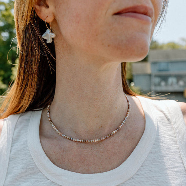 Sailormade women's minimalist fresh water pearl necklace in blush. handmade in newburyport, massachusetts.