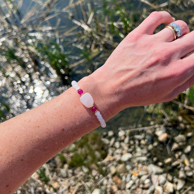 Sailormade women's Rayminder UV Awareness Bracelet to increase sun safety, fashionable stacking bracelet, handmade in Newburyport, MA. Glass beads with pink stone.