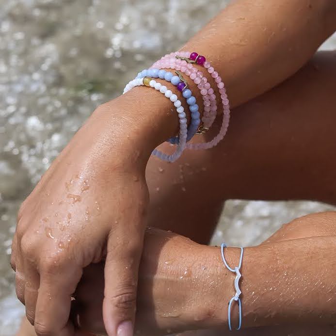 Sailormade rayminder uv awareness bracelet in moonstone. Wear for increased sun safety and protection. Made by Boston’s favorite bracelet company.