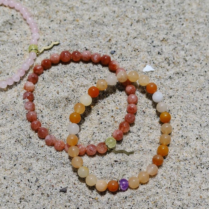 Sailormade rayminder uv awareness bracelet in sunstone. Wear for increased sun safety and protection. Made by Boston’s favorite bracelet company.